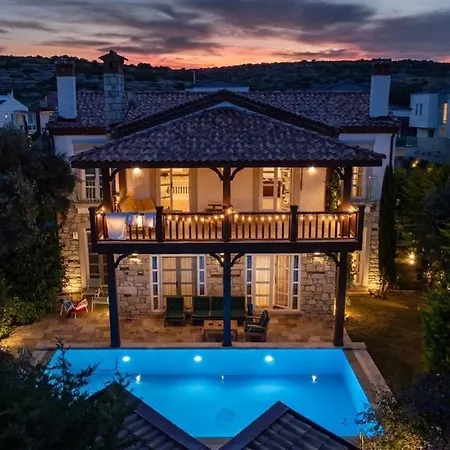 Private With Pool 150 M From The Sea - 4 Bathrooms - 8 People 别墅