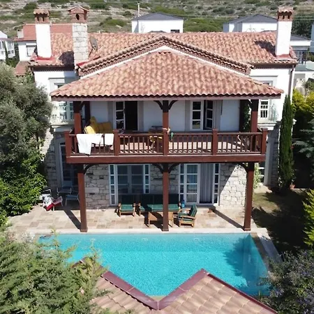 Private With Pool 150 M From The Sea - 4 Bathrooms - 8 People Villa Çeşme