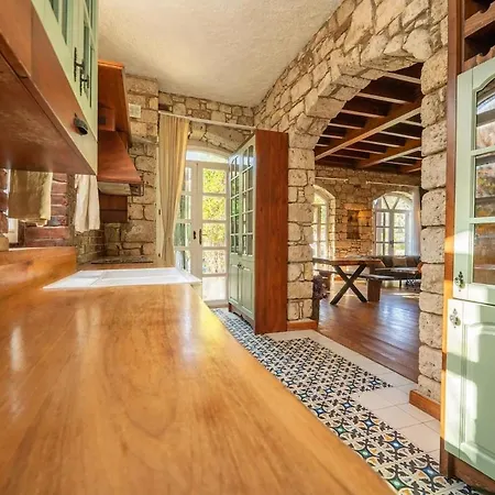 Private With Pool 150 M From The Sea - 4 Bathrooms - 8 People 别墅 Çeşme
