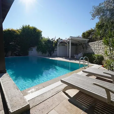 Private With Pool 150 M From The Sea - 4 Bathrooms - 8 People 别墅 *