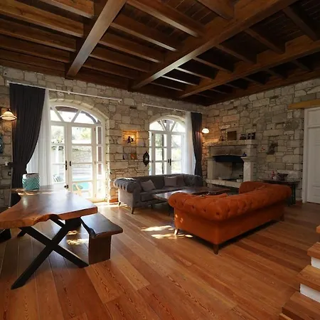 Villa Private With Pool 150 M From The Sea - 4 Bathrooms - 8 People Çeşme