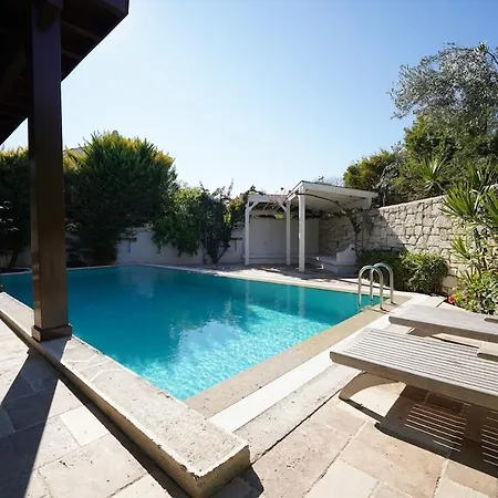 Private With Pool 150 M From The Sea - 4 Bathrooms - 8 People Villa Çeşme
