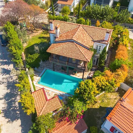 Private With Pool 150 M From The Sea - 4 Bathrooms - 8 People 别墅 *