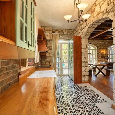 Private With Pool 150 M From The Sea - 4 Bathrooms - 8 People 别墅 *