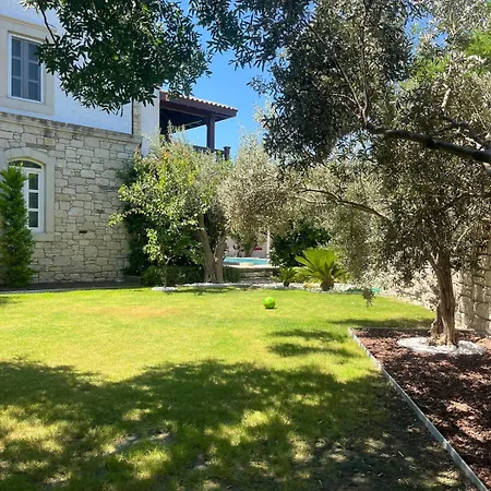 Private With Pool 150 M From The Sea - 4 Bathrooms - 8 People 别墅 Çeşme