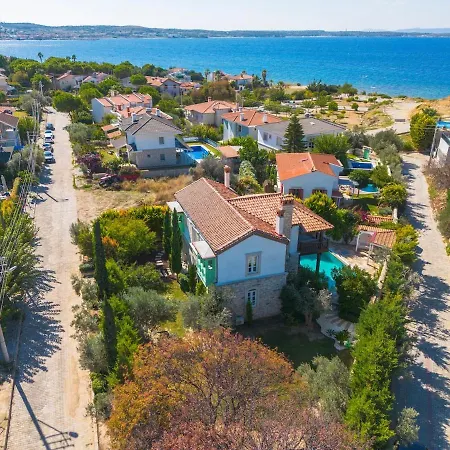别墅 Private With Pool 150 M From The Sea - 4 Bathrooms - 8 People Çeşme